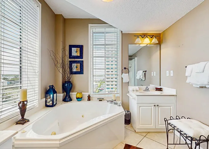 Beachfront With Shared Pool Outdoor Shower And Access Holiday home *