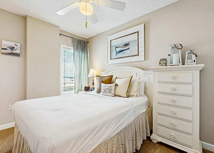 Beachfront With Shared Pool Outdoor Shower And Access Holiday home *